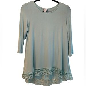 Intro Woman’s blue 3/4 sleeve top, lace trim, size petite medium